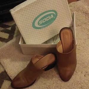 * Women's Slip-on Mules * (F)